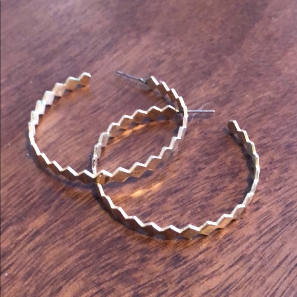 Lot of cool statement earrings. - Picture 3 of 5